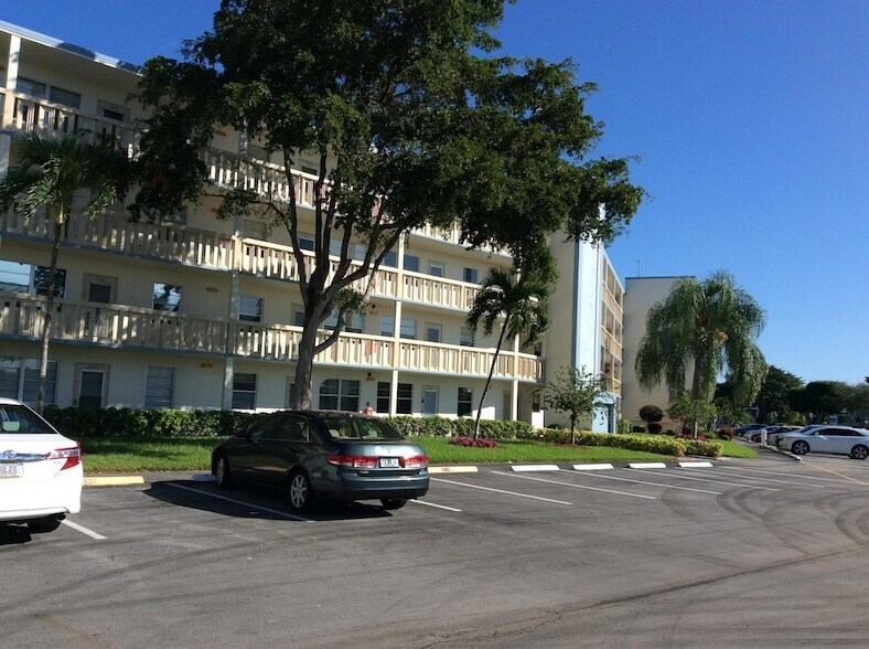3063 Ainslie Dr in Boca Raton, FL - Foto de edificio