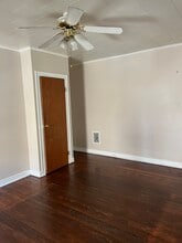 216 Rochelle Ave, Unit Rochelle - 2nd Floor in Philadelphia, PA - Foto de edificio - Building Photo