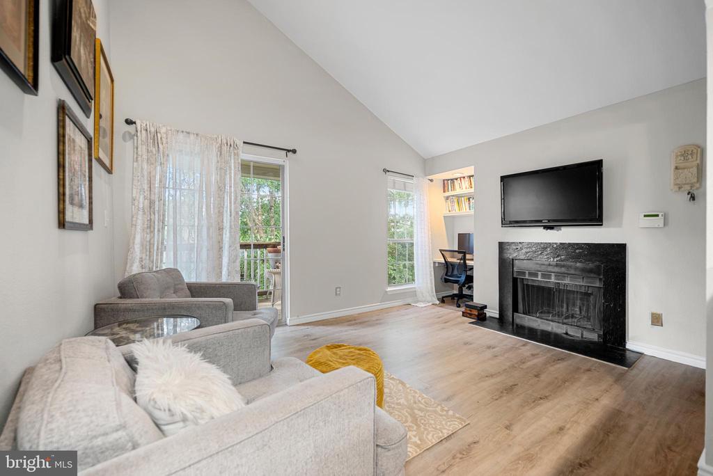 12152 Penderview Terrace in Fairfax, VA - Building Photo