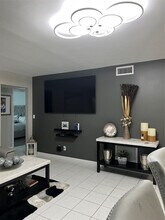 113 Lake Pine Cir in Greenacres, FL - Building Photo - Building Photo