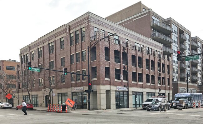 955 W Monroe St