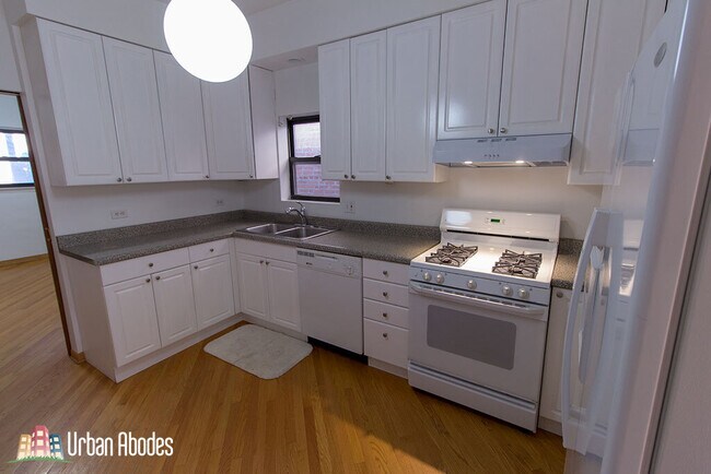 2652 W Superior St in Chicago, IL - Building Photo - Building Photo