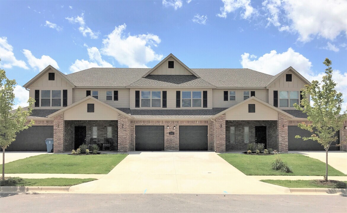 Buckeye Crossing Townhomes in Bentonville, AR - Building Photo