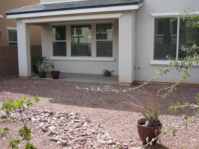 2060 Morro Vista Dr in Las Vegas, NV - Building Photo - Building Photo