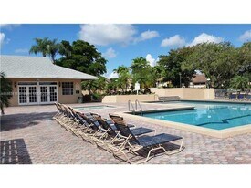 2091 NW 96th Ter in Pembroke Pines, FL - Building Photo