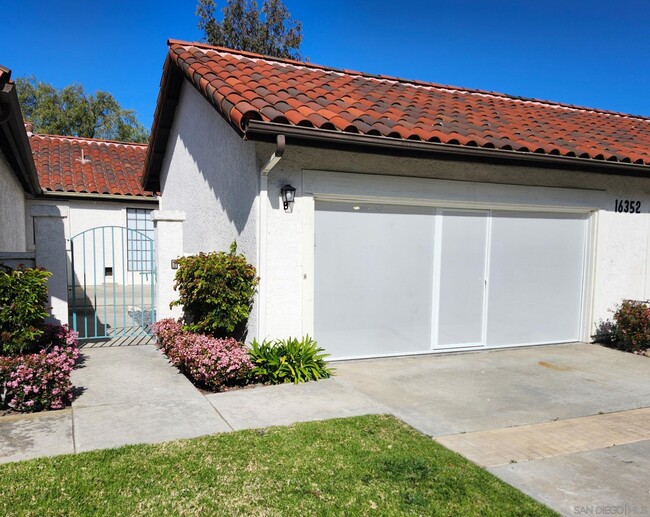 16352 Avenida Venusto in San Diego, CA - Building Photo - Building Photo