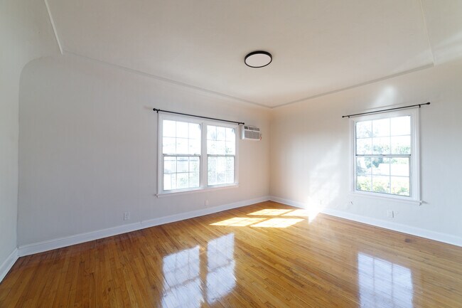 1451 Ridgeley Dr in Los Angeles, CA - Building Photo - Building Photo