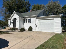 237 N 2nd St in Breese, IL - Building Photo