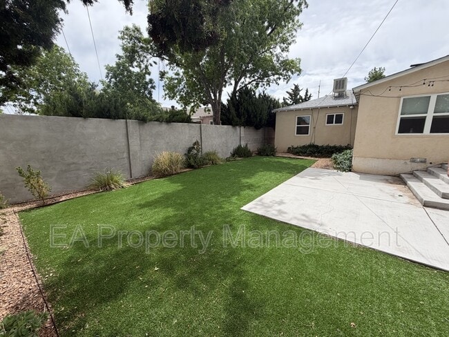 3925 Mesa Verde Ave NE in Albuquerque, NM - Building Photo - Building Photo