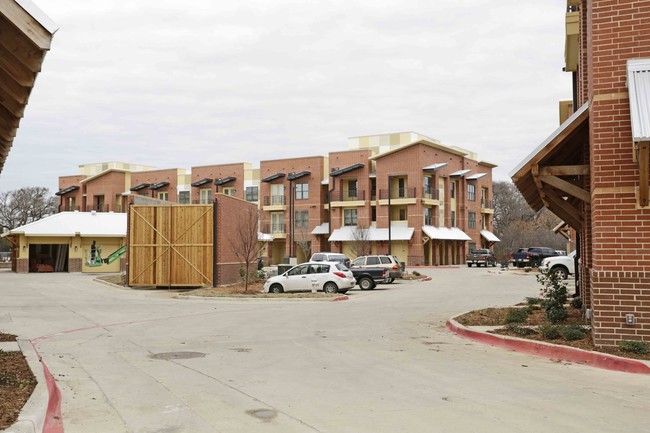 Riverside Park Apartment Homes- Phase II in Farmers Branch, TX - Building Photo - Building Photo