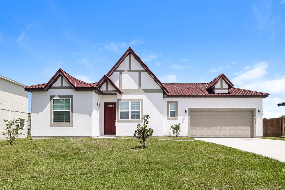 105 Big Black Dr in Poinciana, FL - Building Photo