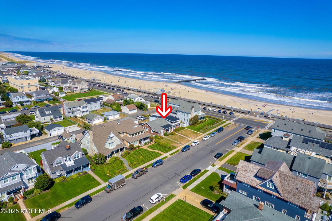 4 Washington Ave in Avon By The Sea, NJ - Building Photo