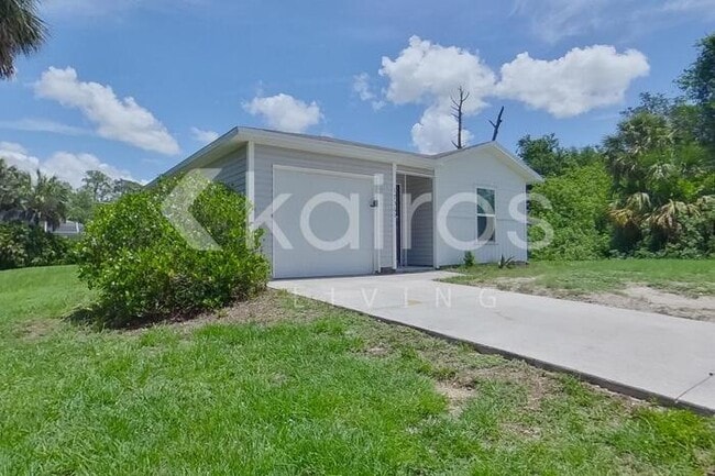 17360 Shirley Ave, Unit 327 in Port Charlotte, FL - Building Photo - Building Photo