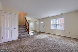 1902 Pin Oak Dr in York, PA - Building Photo - Building Photo