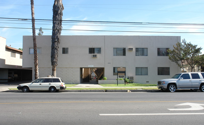 12211 Vanowen St in North Hollywood, CA - Building Photo - Building Photo