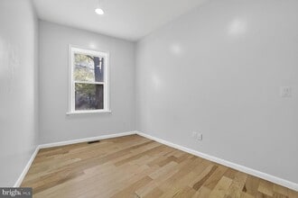 15 S St NE, Unit 210 in Washington, DC - Building Photo - Building Photo