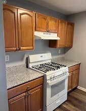 10 Bullocks Point Ave in East Providence, RI - Foto de edificio - Building Photo