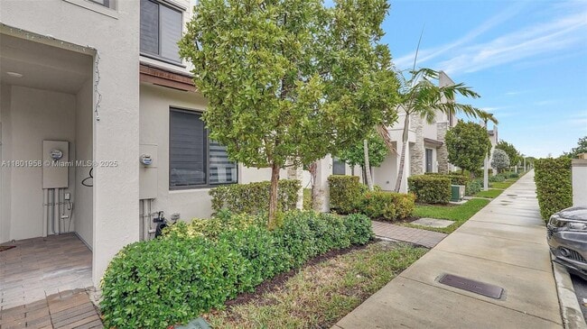 867 NE 211th St in Miami, FL - Building Photo - Building Photo