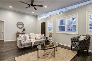 6022 Woodbrook Ln in Houston, TX - Building Photo