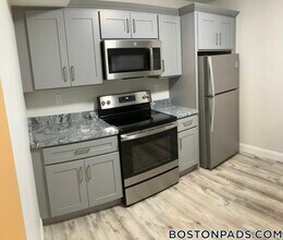 17 Verrill St in Boston, MA - Building Photo - Building Photo