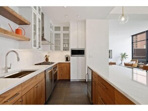 201 S 11th St in Minneapolis, MN - Building Photo - Building Photo