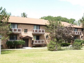 Lindvale Gardens in Mahwah, NJ - Building Photo - Building Photo