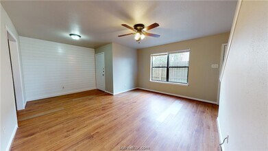 2807 Longmire Dr, Unit A in College Station, TX - Building Photo - Building Photo