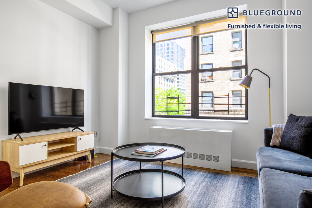 212 W 91st St in New York, NY - Building Photo
