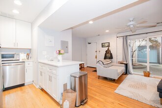 455 W Grant Pl in Chicago, IL - Building Photo - Building Photo