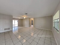 551 Whippoorwill Dr in Venice, FL - Building Photo - Building Photo