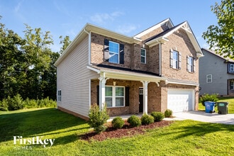 4018 Martele Dr in Mint Hill, NC - Building Photo - Building Photo