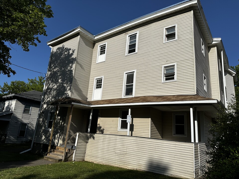 69 Walnut St in Binghamton, NY - Building Photo