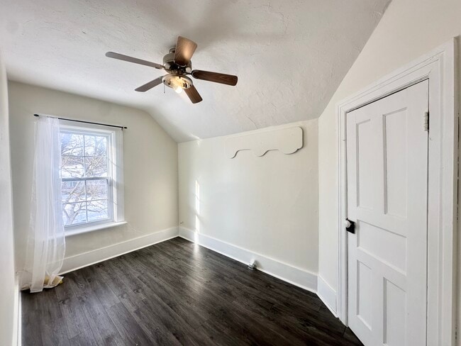 Adelaide St South - Lindsay in Kawartha Lakes, ON - Building Photo - Building Photo