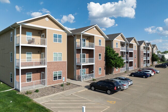 Deer Valley Villas in Silvis, IL - Building Photo - Building Photo