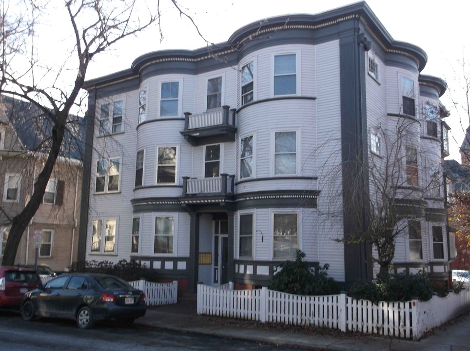 18 Sanborn Ave in Somerville, MA - Building Photo