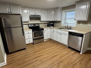 2903 S Greenwood Dr in Johnson City, TN - Building Photo - Building Photo