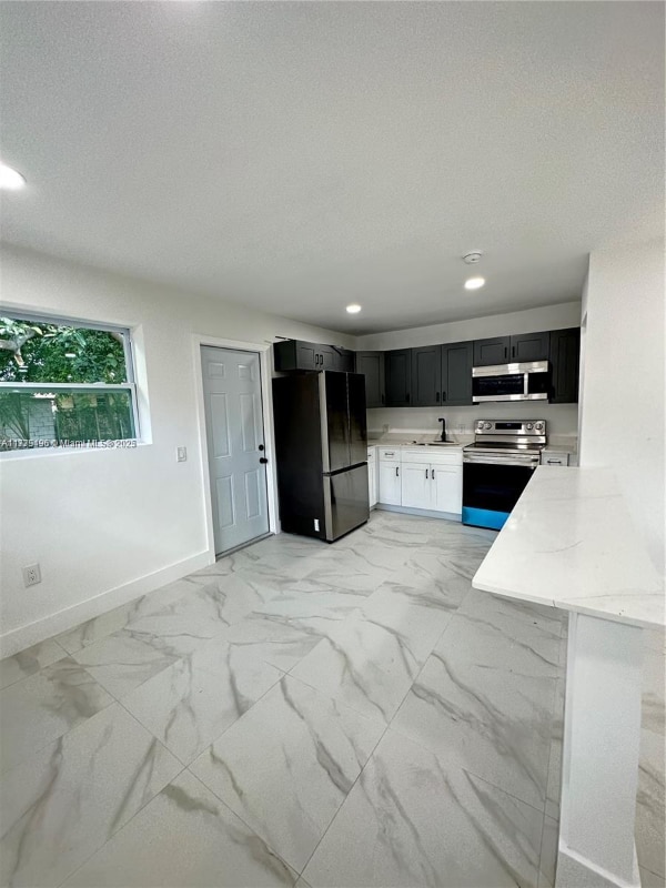 1445 NW 34th St in Miami, FL - Building Photo - Building Photo