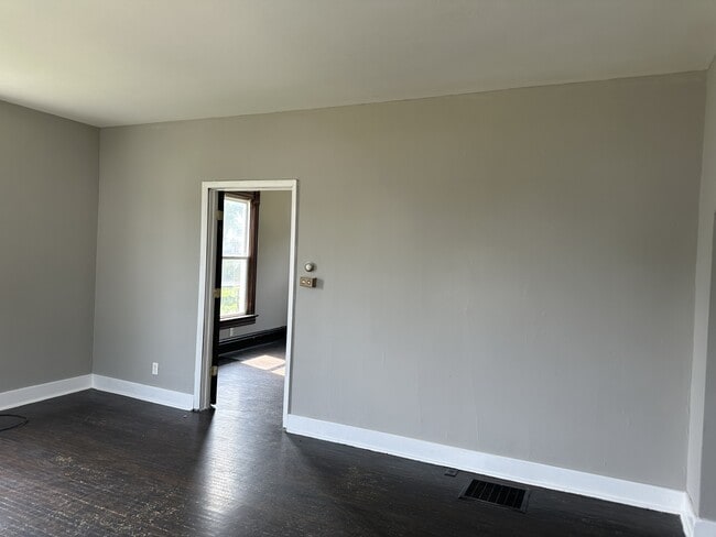 909 E Garden St in Freeport, IL - Building Photo - Building Photo