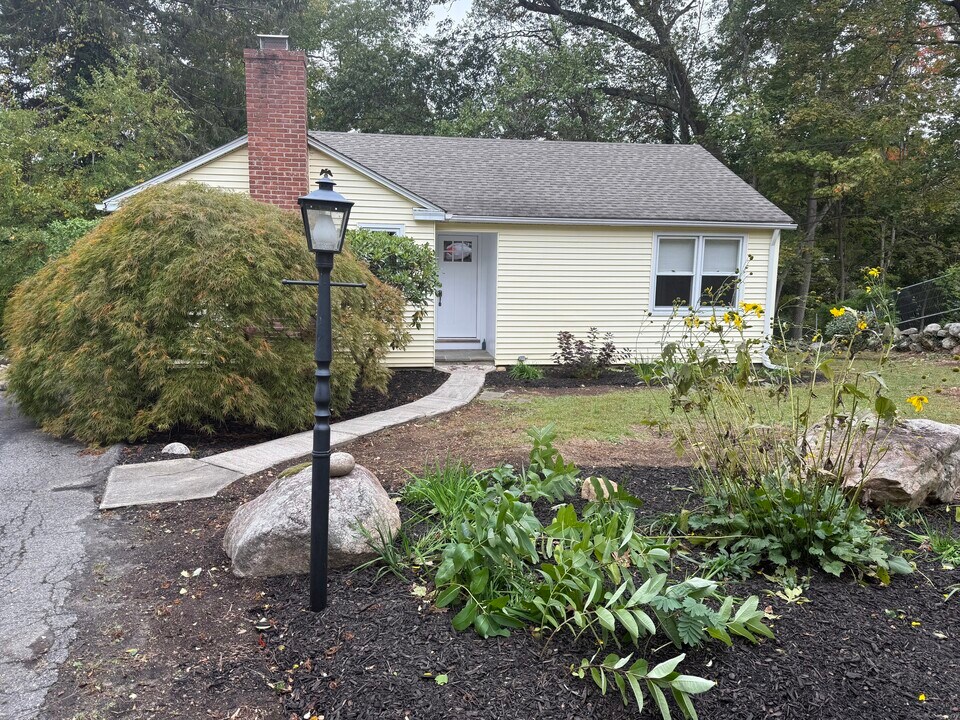257 Noroton Ave in Darien, CT - Building Photo