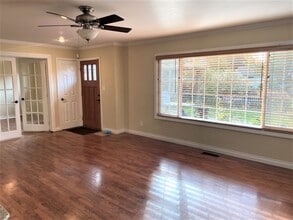 1300 Kenoyer Dr in Bellingham, WA - Building Photo - Building Photo