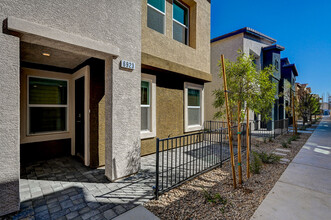 6923 Honor Hill St in Las Vegas, NV - Building Photo - Building Photo