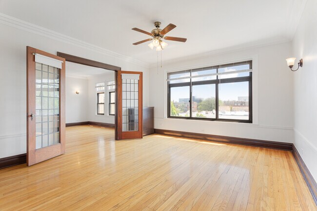 2352 N Spaulding Ave in Chicago, IL - Building Photo - Building Photo