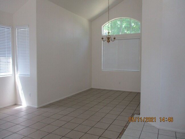 7508 Sutters Mill St in Bakersfield, CA - Building Photo - Building Photo