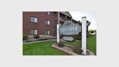 Executive Apartments in St. Cloud, MN - Foto de edificio - Building Photo