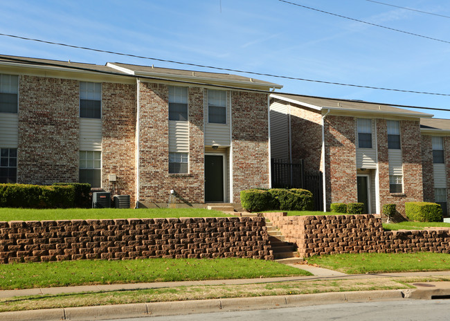 Carlyle Crossing in Fort Worth, TX - Building Photo - Building Photo