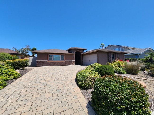 3240 Mercer Ln