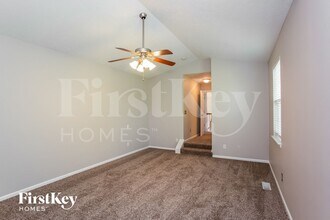 8258 Morel Dr in Indianapolis, IN - Foto de edificio - Building Photo