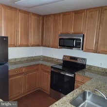 11700 Old Georgetown Rd in Rockville, MD - Foto de edificio - Building Photo