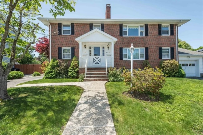 48-50-50 Lee St