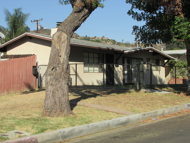 12109 HOWARD DUPLEX in Whittier, CA - Building Photo - Building Photo